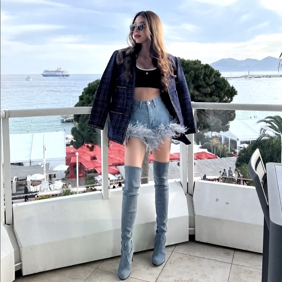 🎉New Denim High Rise Tassel Shorts With Ostrich Gray Feather Trim - Picture 8 of 13